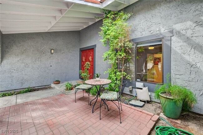 Photo - 2400 La Solana Way