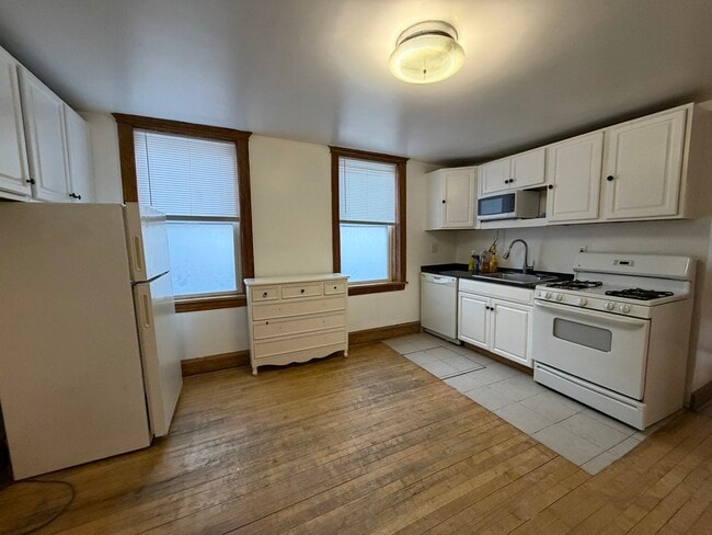 Photo - 2067 N Leavitt St Unidad G