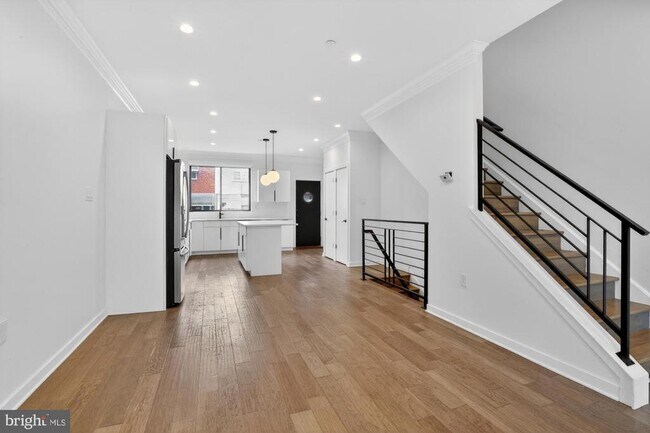 Photo - 3336 Salmon St