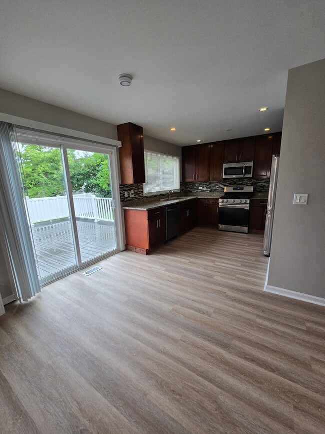 Photo - 1939 Woodside Ln