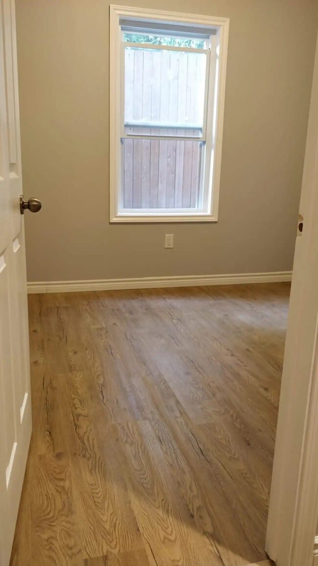 Photo - 250 Shuter St