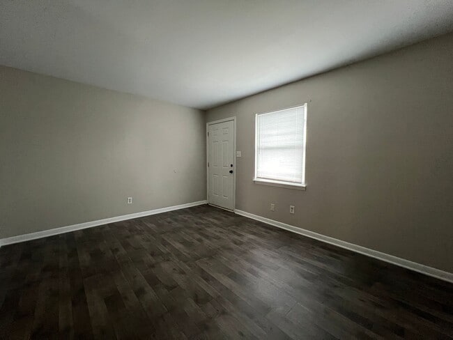 Photo - Classic Comfort, Modern Living: Welcome to 555 East Apartment Homes Unidad 555 E 525-F