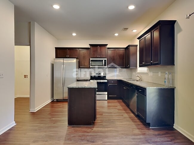 Photo - 236 Addlestone Cir