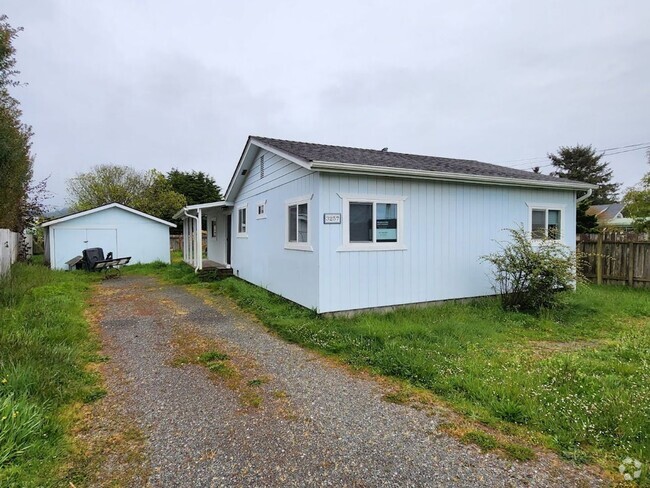 Building Photo - 3BR Northern McKinleyville home is close t...