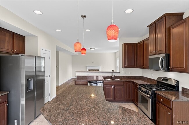 101 Rising Crest Cir