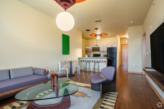 1BR, 1BA - 763SF