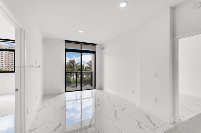 Photo - 1 Curtiss Pkwy Unidad 314