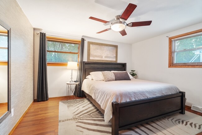 Photo - 1253 Roscoe St