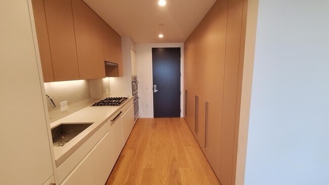 Photo - 877 Francisco St