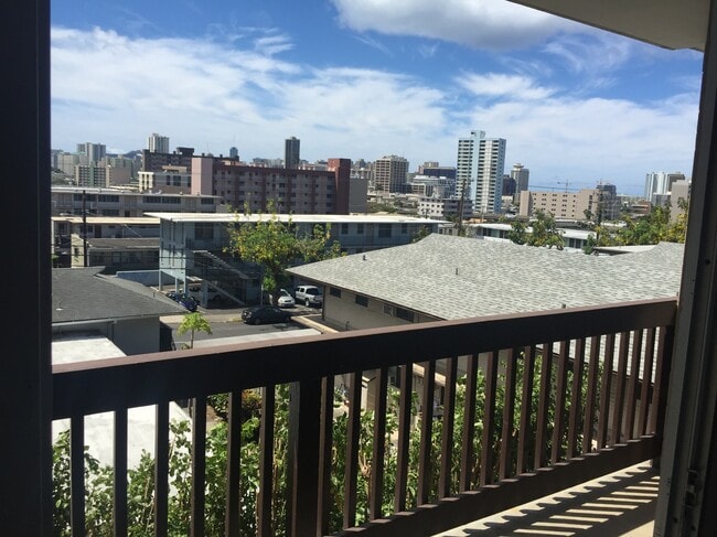 Building Photo - 1524 Pensacola St Unit Apt #208