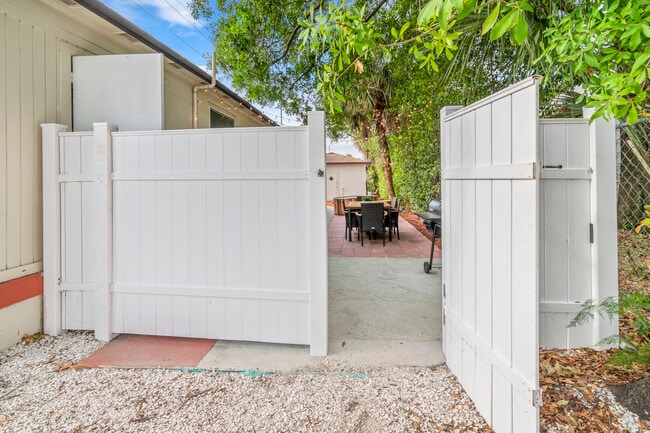 Photo - 2402 W Cypress St