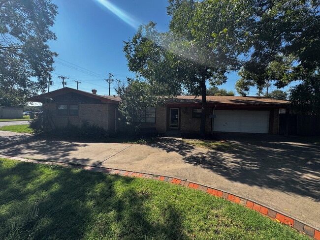 Building Photo - 4901 18th St Rental