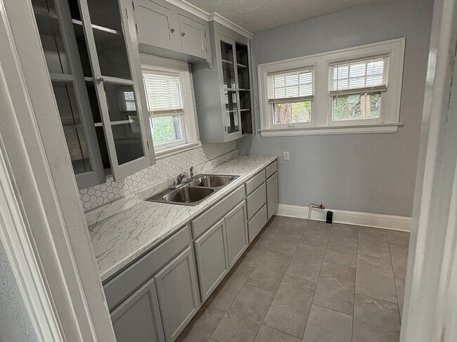 Photo - 121 Jones St