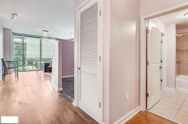 Photo - 3324 Peachtree Rd NE Unidad 2515