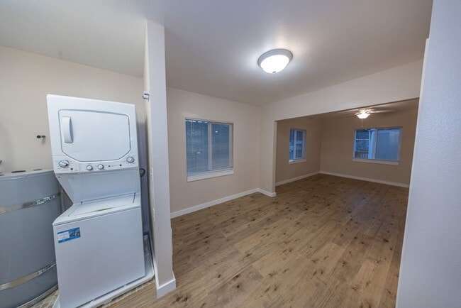 Photo - One bedroom duplex unit in Camas. - 2 blocks south of Crown Park