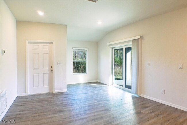 Photo - 225 Rogers St