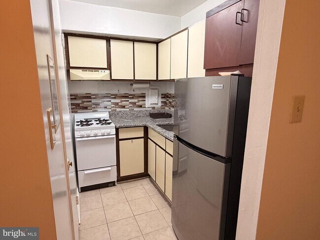 Photo - 21 Canterbury Square Unit 102