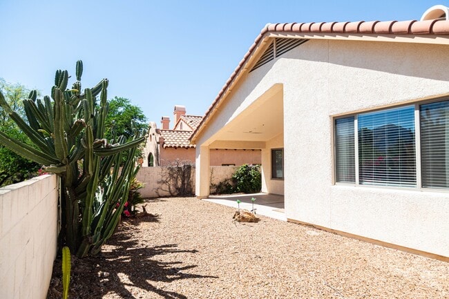 Building Photo - 11146 N Desert Flower Dr