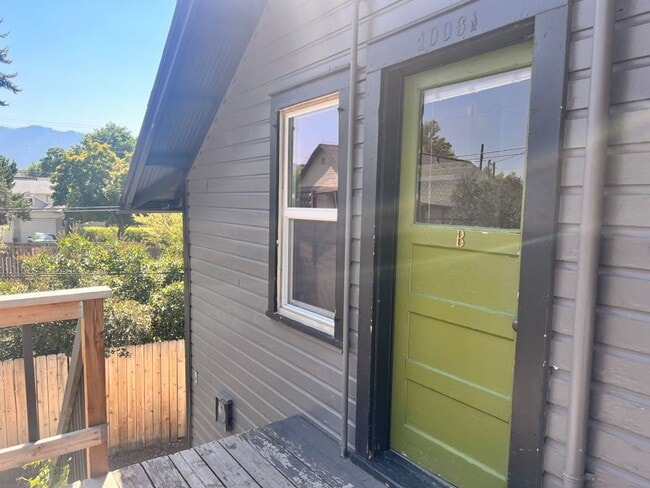 Photo - One Bedroom Apartment Home! Pet Friendly Unit Upper