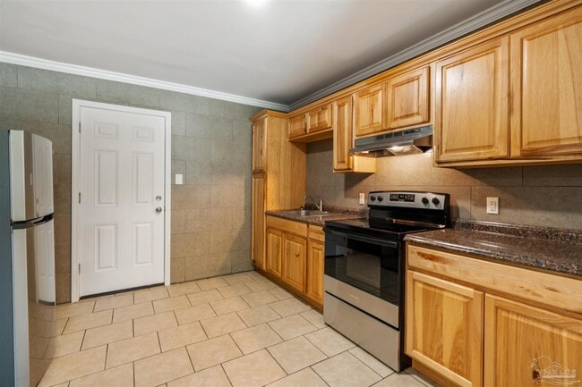 Photo - 415 W Hannah St