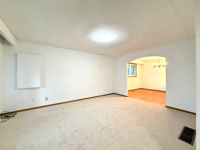 Photo - Unit 1-100 Taymall Street Hamilton Ontario L8W 1Z4