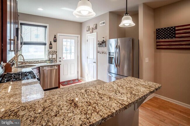 Photo - 1720 Annin St