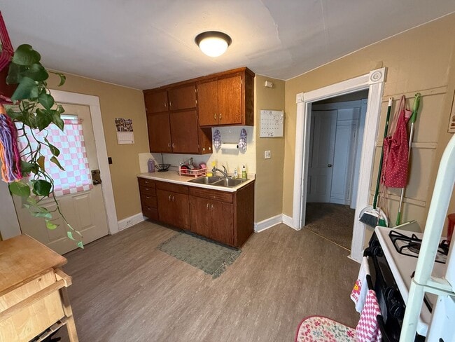 Photo - Spacious 1-Bedroom Upper Unit Unit 831 (Upper)