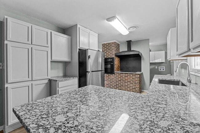 Photo - 2226 Raleigh Dr