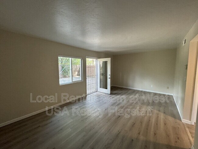 Photo - 702 E Crestview Ave