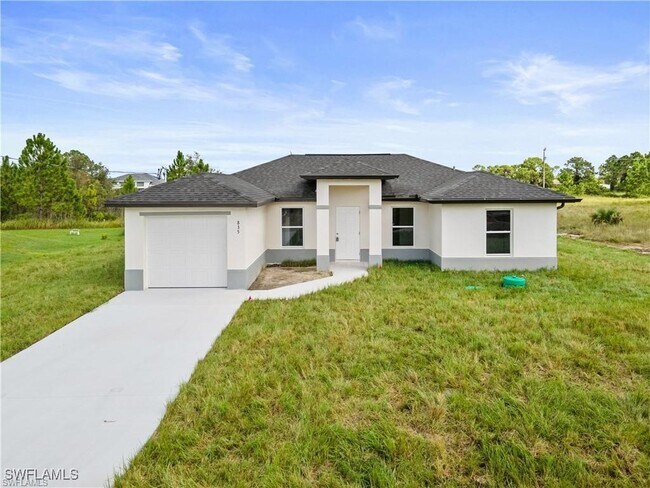 Photo - 835 Palomino St E