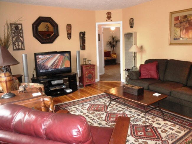 3637 1/2 Myrtle Ave Unit 3637.5 Myrtle Avenue