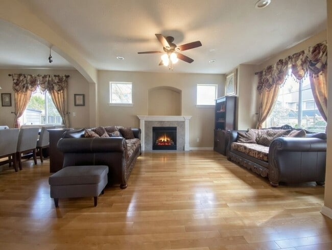 Photo - Expansive 5 Bedroom Hillsboro Home with 3 Bathrooms & Modern Comfort