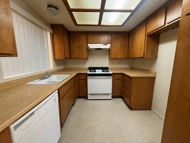 Building Photo - 533 Montecito Ave Unit A