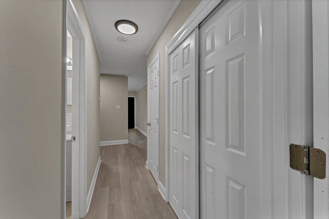 1x1 Hall/Closet