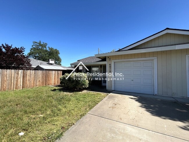 Building Photo - Orangevale 2bd/1ba Duplex with Garage