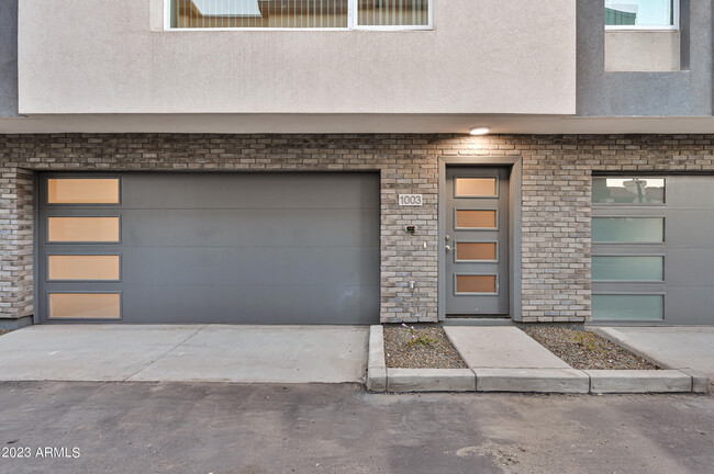 Building Photo - 1023 W 5th St Unit 1026 Rental
