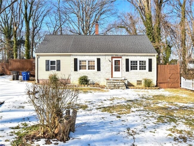 Building Photo - 3872 Leo St