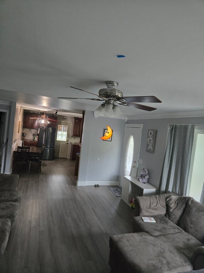 Photo - 116 Leeland Rd