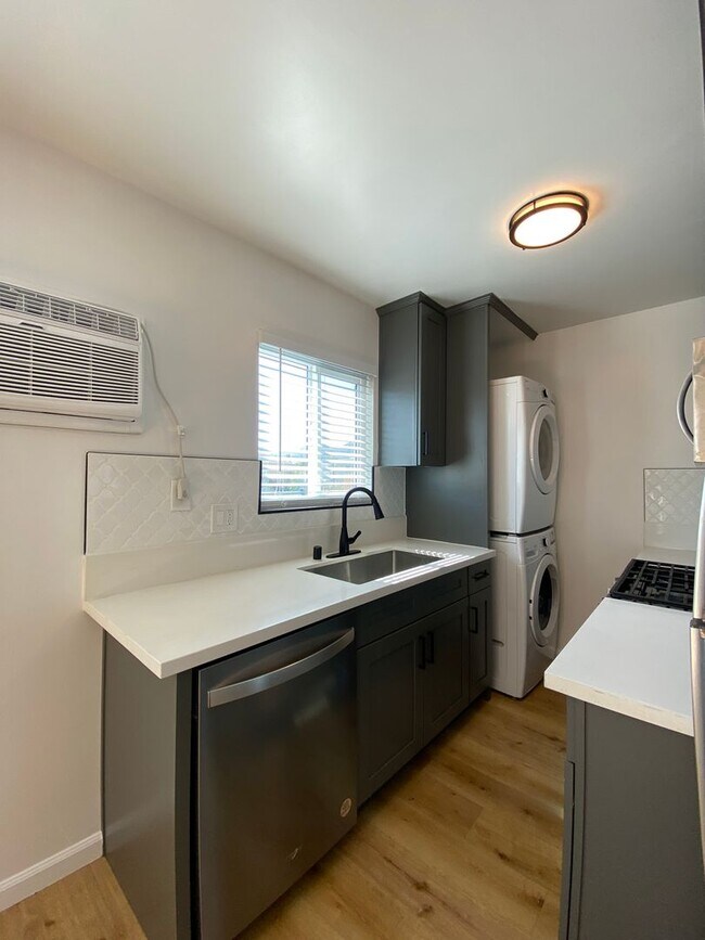 Photo - 6556 Lamirada Ave