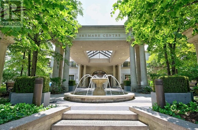 Photo - 78 Harrison Garden Blvd Unité 1411