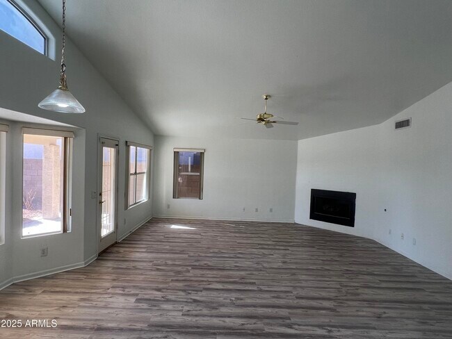 Photo - 2015 N 123rd Dr