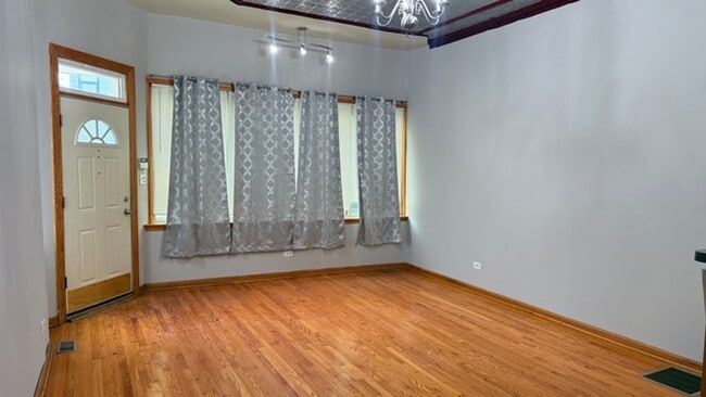 Photo - 1086 N Marshfield Ave Unit 1F