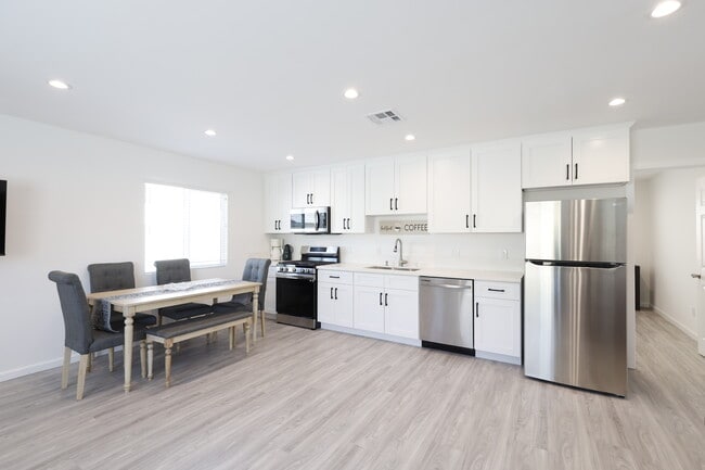 Photo - 18623 Bryant St