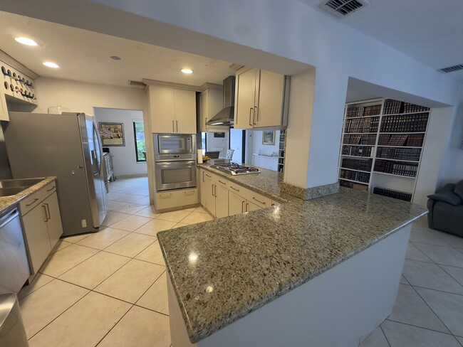 Building Photo - 2525 NE 214th St Rental