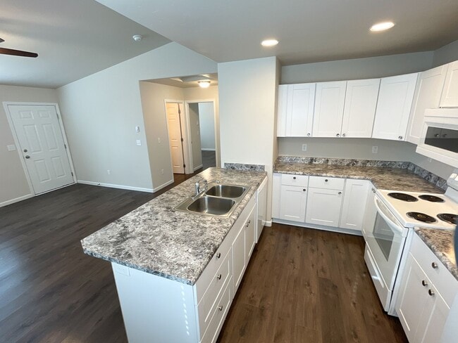 Photo - 275 Rickenbacker Ave Unit 275 Rickenbacker Ave - B