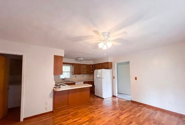 Photo - 911 Hollycrest Dr