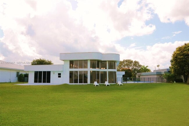 Photo - 6003 Umbrella Tree Ln