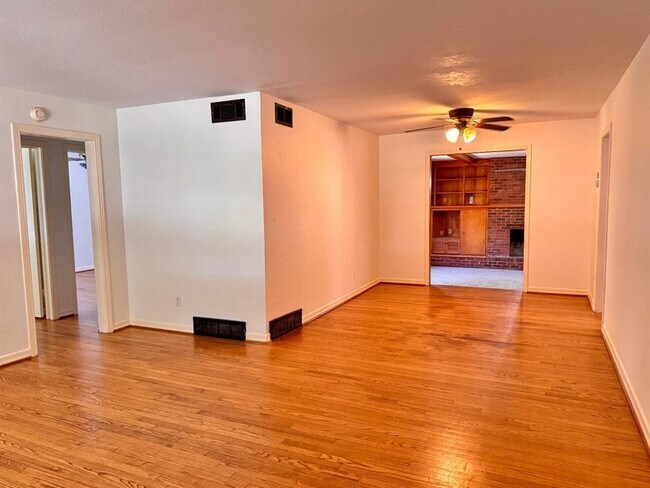 1304 Downing St