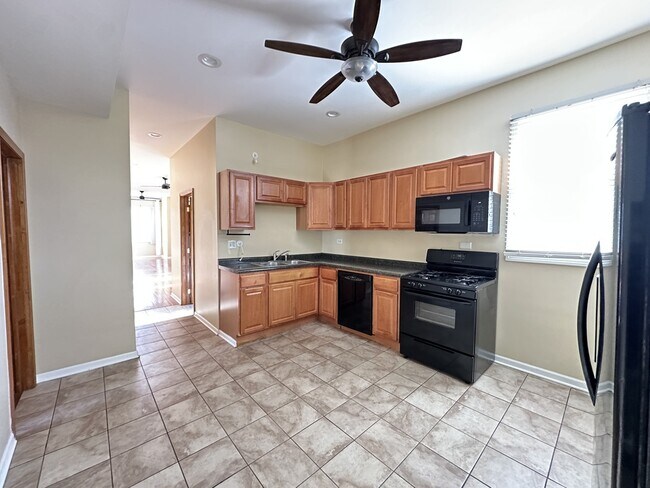 Photo - 2020 N Hamlin Ave Unit J02P