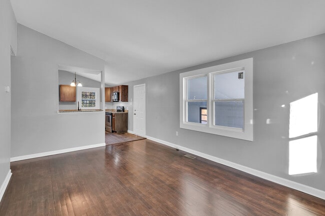 Photo - 1004 E Russell Ct